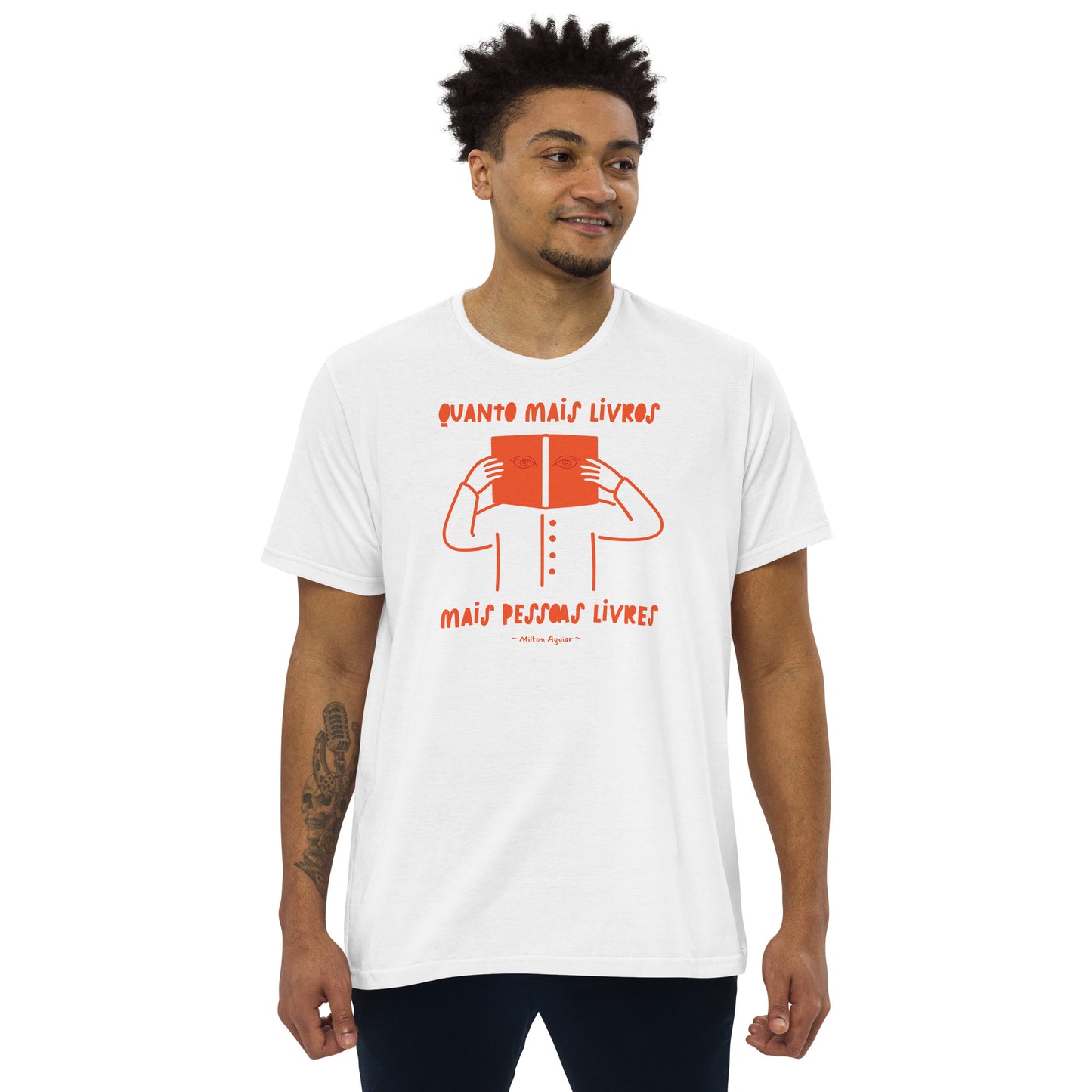 QUANTO MAIS LIVROS, MAIS PESSOAS LIVRES - Milton Aguiar - Camiseta justa com modelagem reta masculina